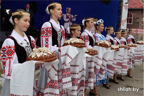 У Вішневе прайшлі «Дажынкі-2025»: ушанавалі лепшых хлебаробаў У Вішневе прайшлі «Дажынкі-2025»: ушанавалі лепшых хлебаробаў